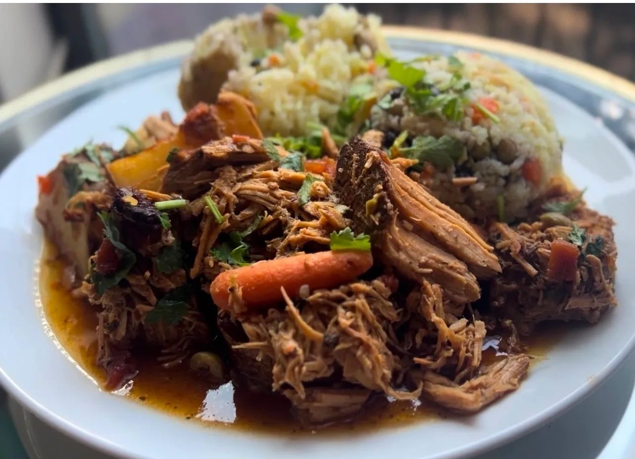 Prepared entrée with pulled meat and vegetables
